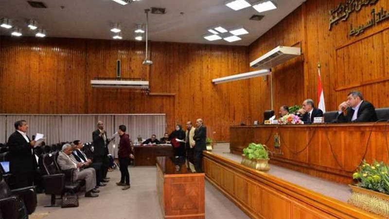 محافظ أسيوط يكرم