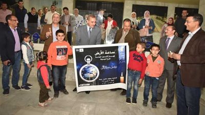 محافظ أسيوط يشارك في احتفالية ساعة الأرض بإطفاء الأنوار وإشعال الشموع