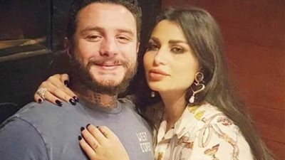 10 صور تنفي طلاق الفيشاوي وزوجته