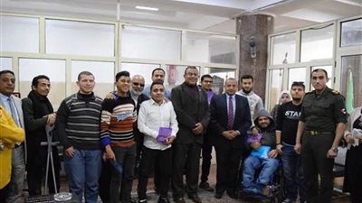 رئيس جامعة بني سويف يسلم شهادات الإعفاء من التجنيد لــ 14 من ذوي الإعاقة