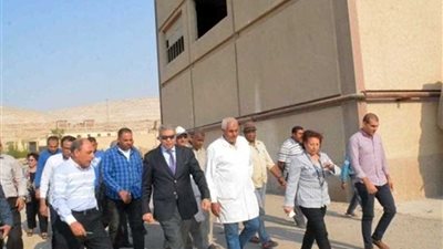 محافظ المنيا يفتتح 4 مصانع بالمنطقة الصناعية