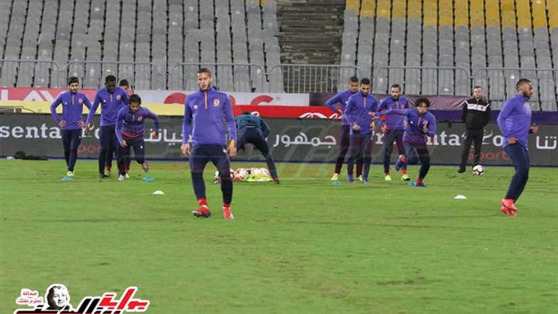 إحماء لاعبي الأهلي