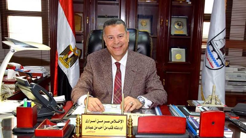 محافظ بني سويف يهنئ