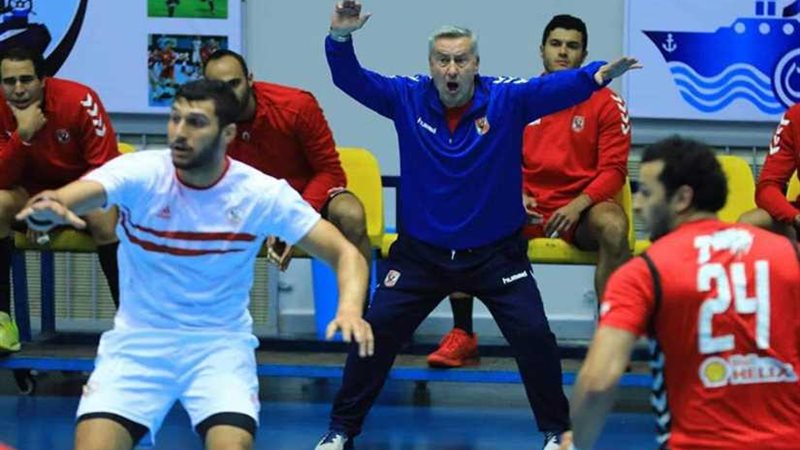 الأهلي يعلن قائمته