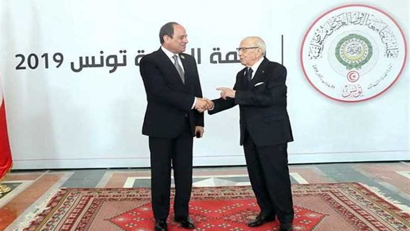 كم ذا يكابد عاشق