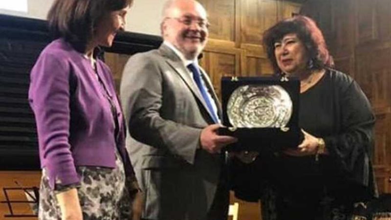 وزيرة الثقافة تتسلم