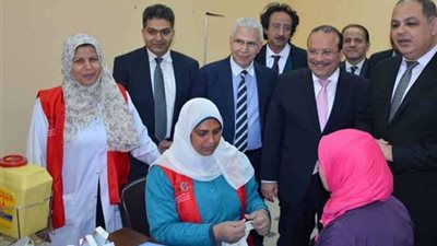 مستشفيات جامعة طنطا تواصل فحص المواطنين ضمن 