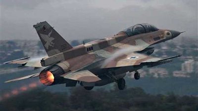 طائرات الاحتلال الإسرائيلي تستهدف مجموعة من الفلسطينيين شرق غزة