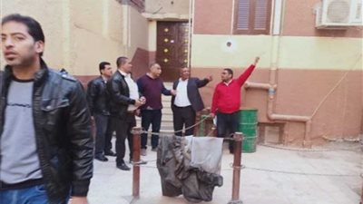 محافظ أسيوط يوجه بإخلاء منزل آيل للسقوط