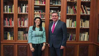 وزيرة السياحة تلتقي عمدة مدينة أشبيلية بإسبانيا لبحث أوجه التعاون المشترك