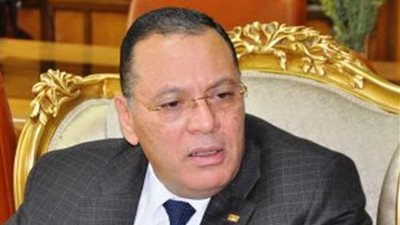 محافظ الشرقية يختبر المتقدمين لشغل وظيفة مدير عام «للشئون المالية والإدارية»