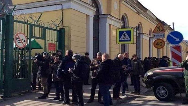 إصابة 3 أشخاص فى