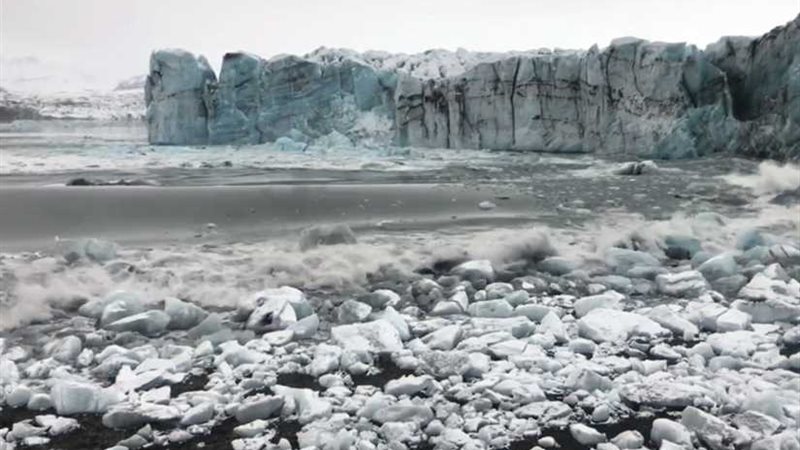 الجبال الجليدية العملاقة