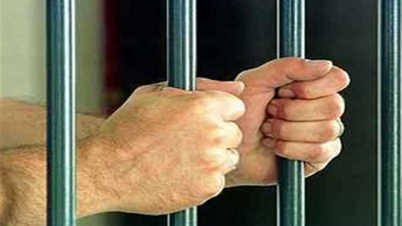 القبض على موظف بمديرية