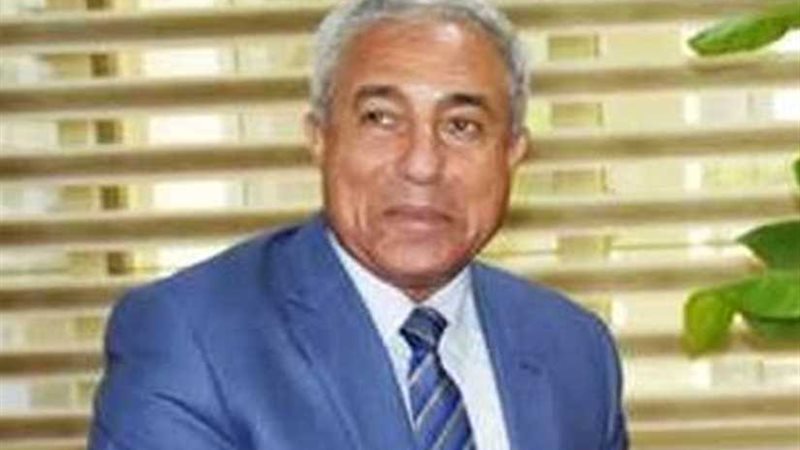 محافظ أسوان يناقش