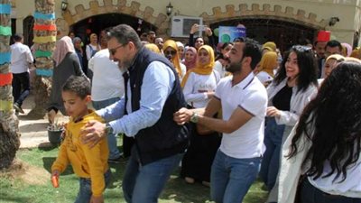 عمرو الليثي وطلاب جامعة مصر في ضيافة 