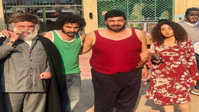 محمود عبدالعزيز يعود للحياة في كواليس 