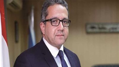 وزير الآثار يصطحب 40 سفيرا في جولة داخل معبد سيتي الأول بأبيدوس