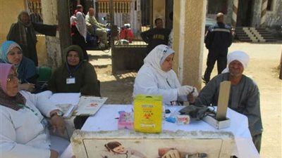 فحص 1261 مريضا في قافلة طبية بـ