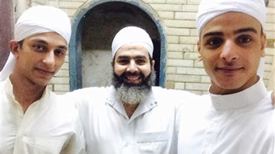 صور الإمام القتيل في مسجد الرحمة بفيصل