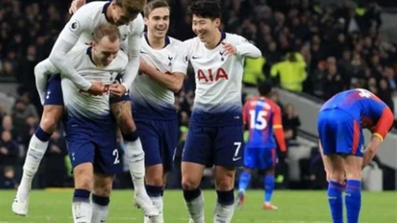 فوز توتنهام في أولى