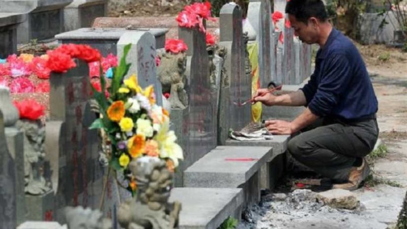 الصينيون يحتلفون