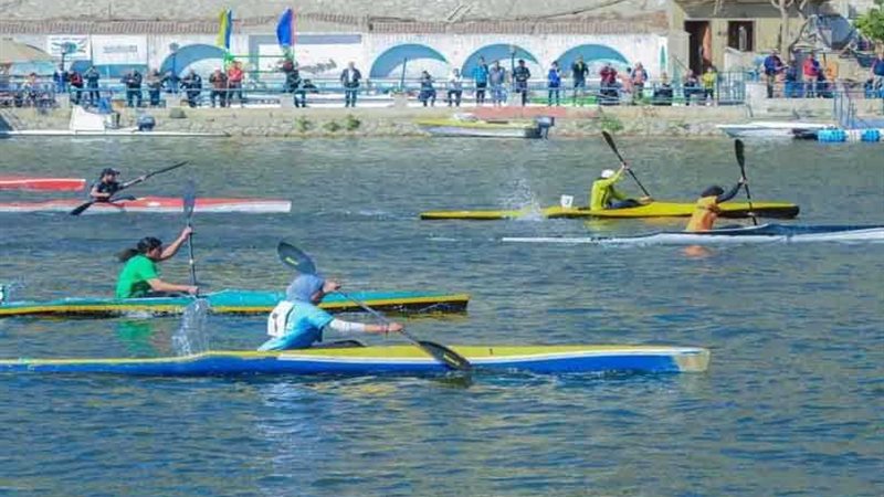 السكرى يكرم أبناء