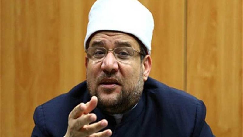 وزير الأوقاف يقيل