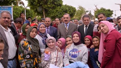 محافظ أسيوط يشارك الأطفال الأيتام احتفالاتهم بحديقة الفردوس