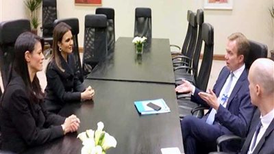 وزيرتا الاستثمار والسياحة تستعرضان مع رئيس 