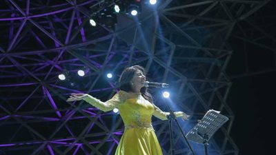 ياسمين علي صوت ملائكي يدوي في سماء 