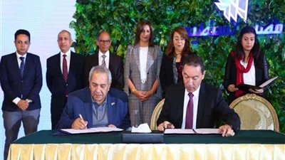 بروتوكول بجامعة قناة السويس لتدريب شباب أطباء العيون