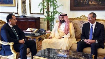 رئيس الوزراء يستقبل وزير الاتصالات السعودي
