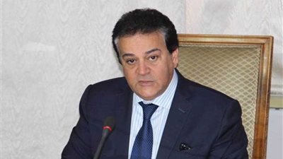 وزير التعليم العالي يتابع الحالة الصحية لطبيب أصيب في حادث قطار