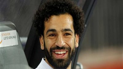 هكذا نصح «صلاح» الرجال لحجب هواتفهم من مراقبة زوجاتهم