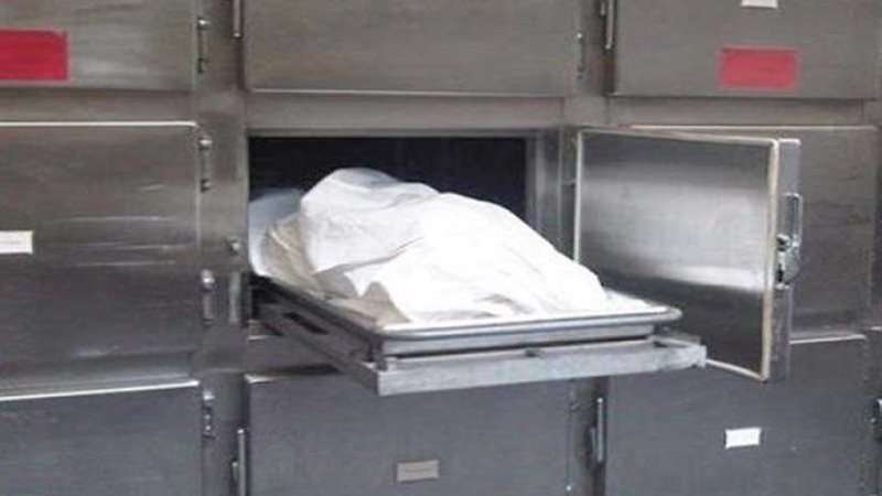 عاطل يقتل صديقه بسبب