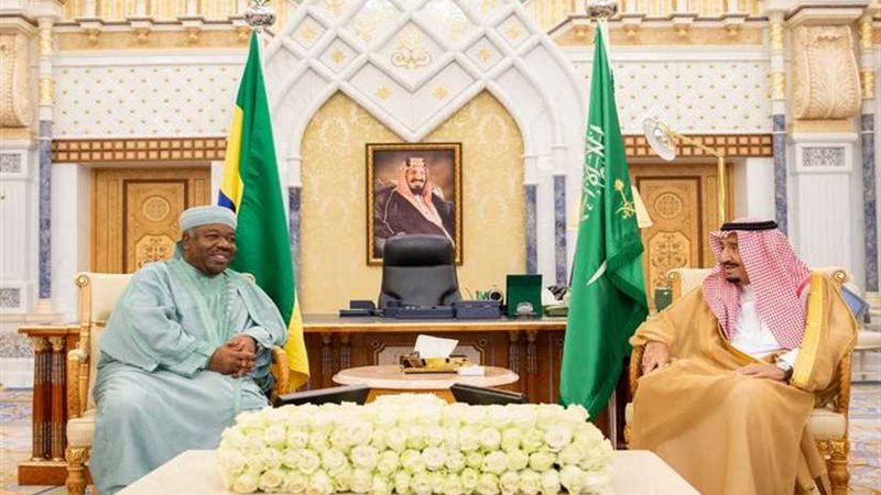 العاهل السعودي يتلقى