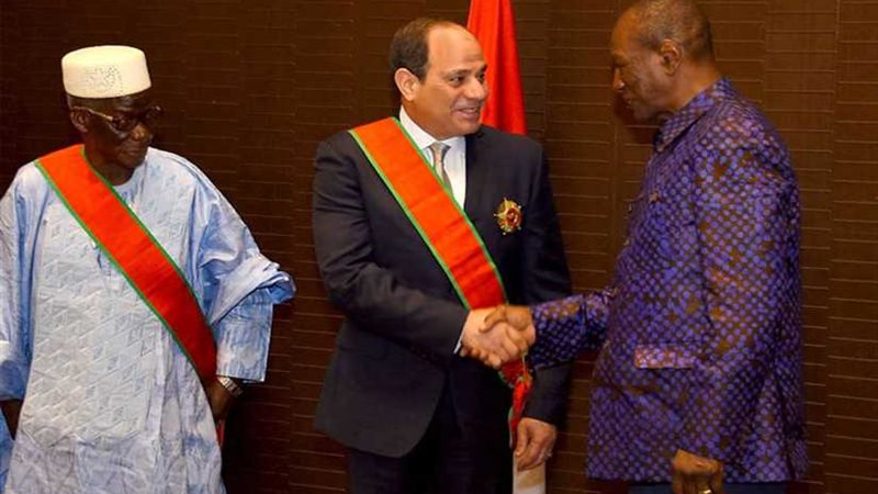 رئيس غينيا يقيم مأدبة