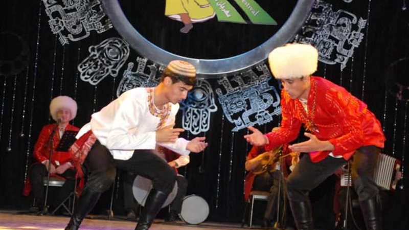 تركمانستان تعرض رقصة