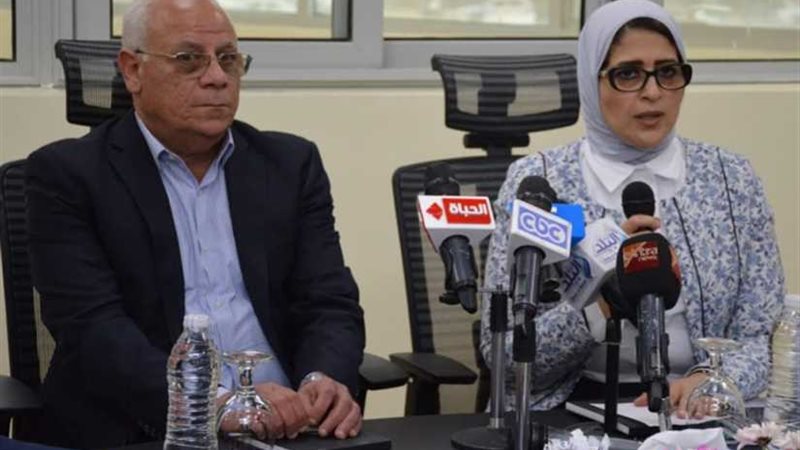 وزيرة الصحة تشيد