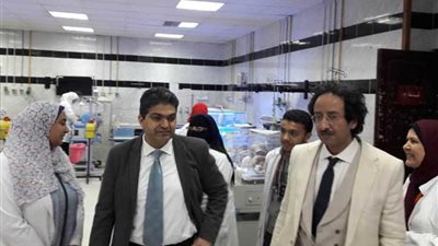 مرور مفاجئ بعد منتصف الليل على عنابر مستشفيات طنطا الجامعى