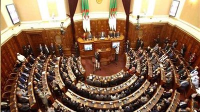 بدء جلسة البرلمان الجزائري لإثبات خلو منصب الرئاسة وتعيين رئيس مؤقت للبلاد