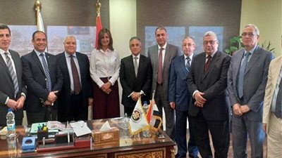 وزيرة الهجرة تبحث مع 