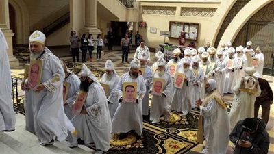 زفة أيقونات في كاتدرائية 