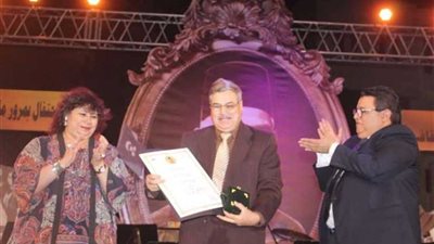 وزيرة الثقافة تكرم الشيخ القاياتي خطيب ثورة 1919