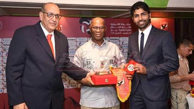 الأهلي يكرم الفرق المشاركة في بطولة أفريقيا للطائرة (صور)