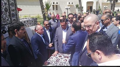 رئيس الوزراء ومحافظ البحيرة يتفقدان 