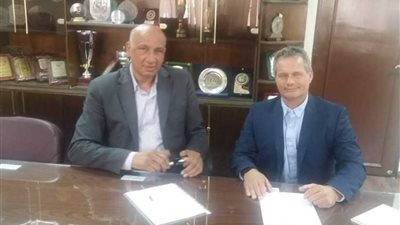 (الطائرة) يتعاقد مع المدير الفني لمنتخب هولندا لتدريب الفراعنة