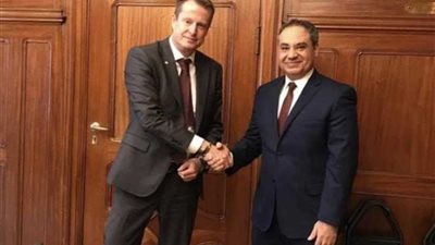 سفير مصر فى السويد يلتقي مع وزير الطاقة والتنمية الرقمية السويدى