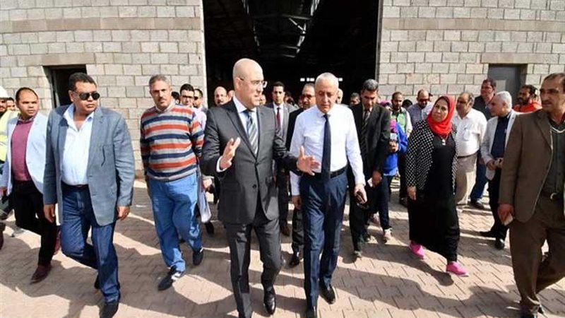 وزير الإسكان يتفقد